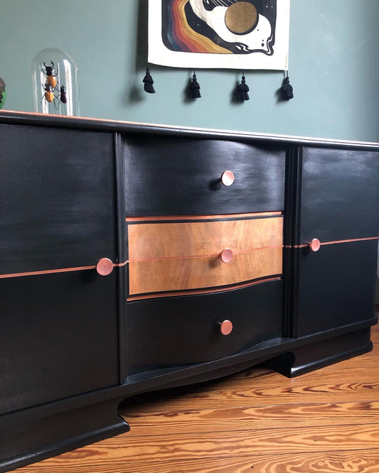Commode vintage noir et laiton