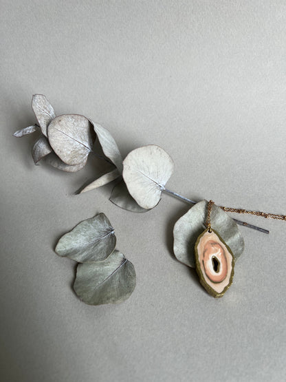 Collier Agate rose
