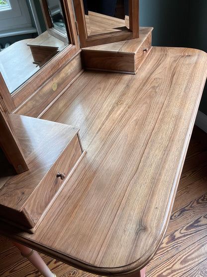 Coiffeuse rose et dorée  - Octone Atelier