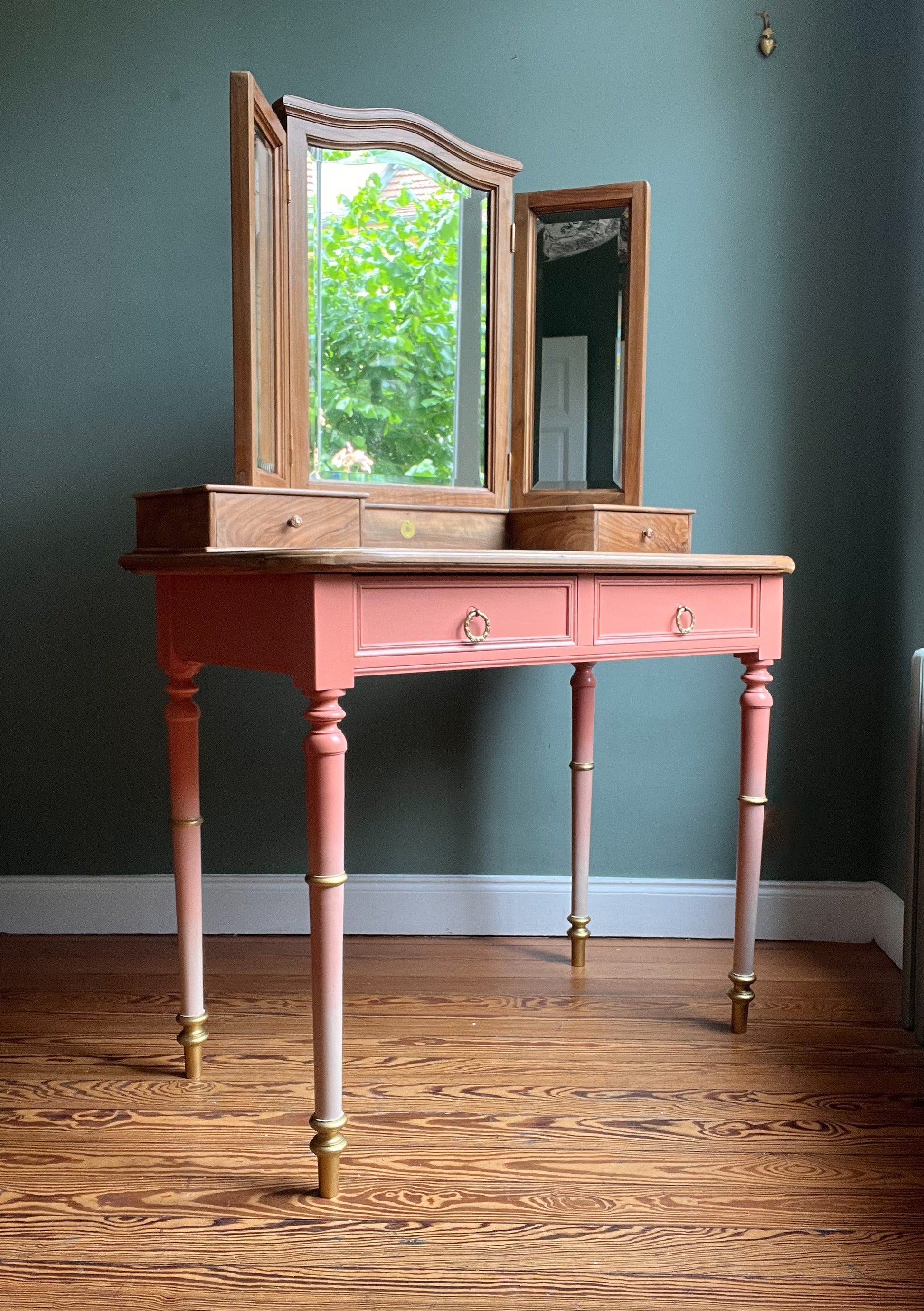 Coiffeuse rose et dorée  - Octone Atelier