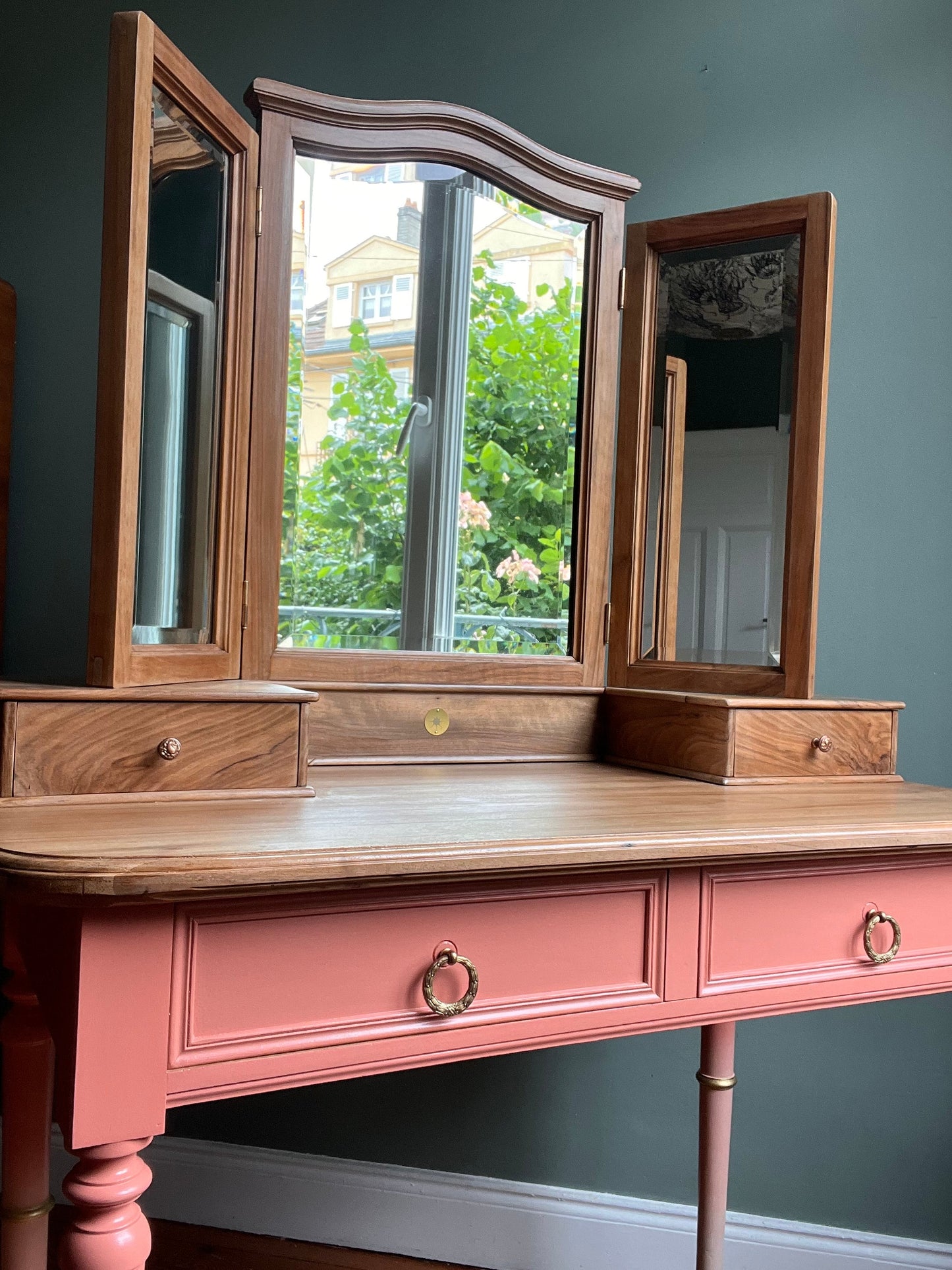 Coiffeuse rose et dorée  - Octone Atelier